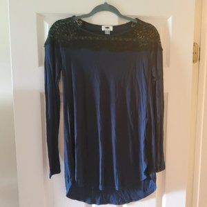 Long sleeve lace blouse with large slits on both sides.